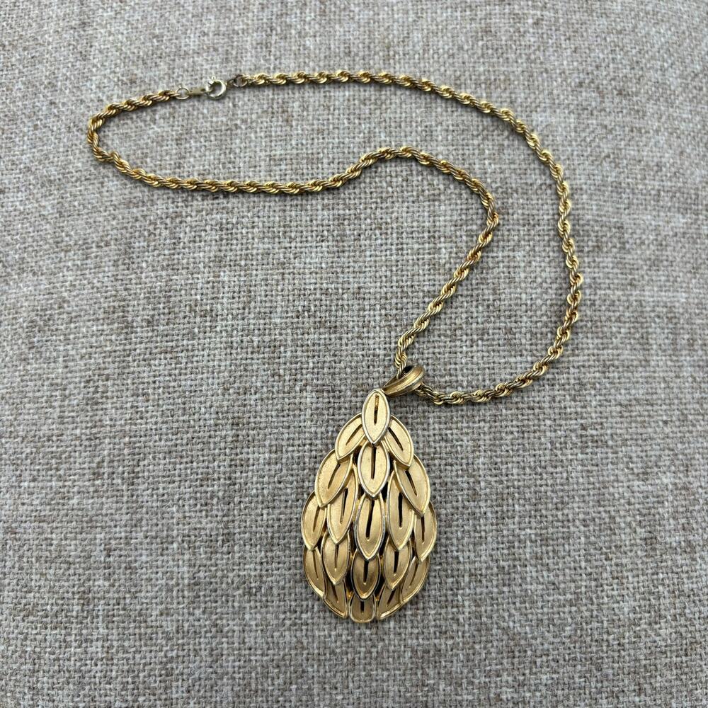 Vintage Trifari Gold Leaf Cluster Shield Pendant Necklace 16.5" Chain Signed